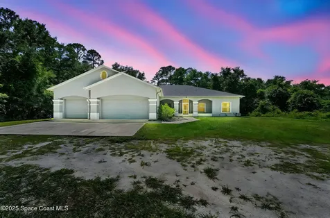 5680 Seminole Street Mims FL 32754