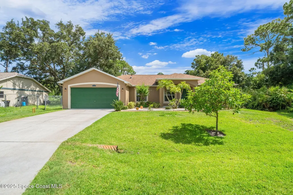 990 Sablon Street SE Palm Bay FL 32909