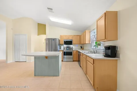 990 Sablon Street SE Palm Bay FL 32909
