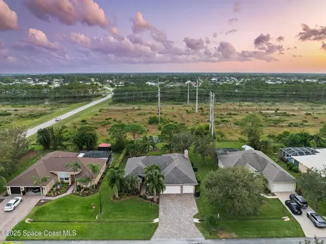 5828 NW Windy Pines Lane Port St. Lucie FL 34986