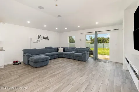 1534 Pine Street Orlando FL 32824