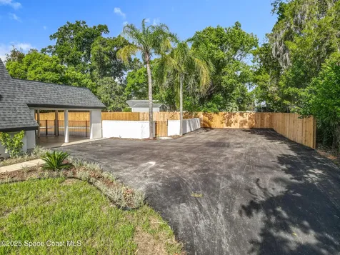 128 S Montgomery Avenue Deland FL 32720