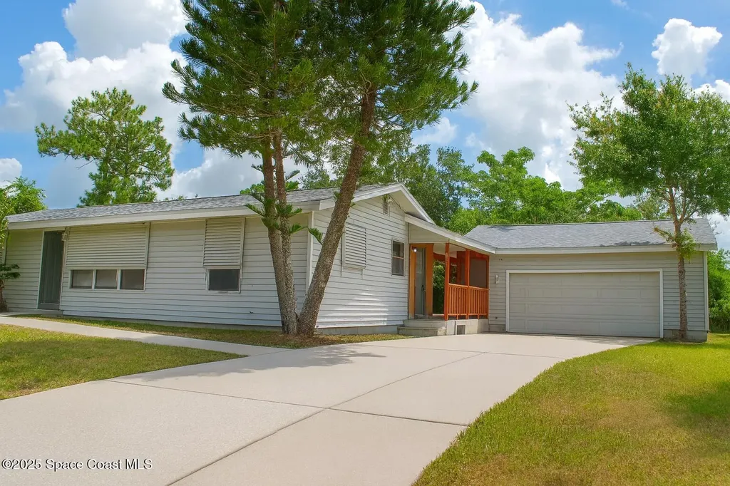 581 Borraclough Avenue Palm Bay FL 32907
