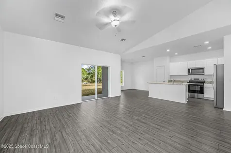 884 Aruba Avenue SE Palm Bay FL 32909