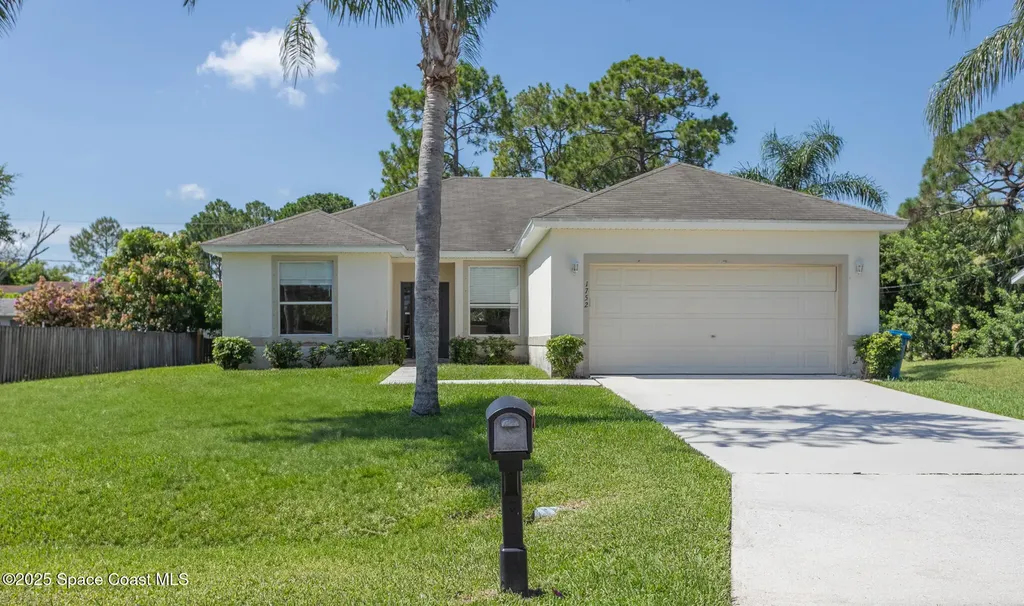 1752 Valcourt Street NW Palm Bay FL 32907