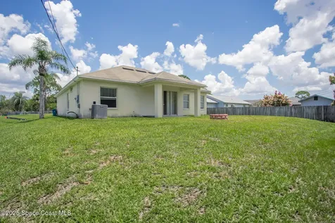 1752 Valcourt Street NW Palm Bay FL 32907