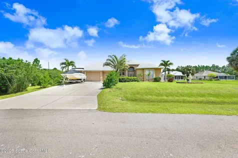 393 Farley Street SW Palm Bay FL 32908
