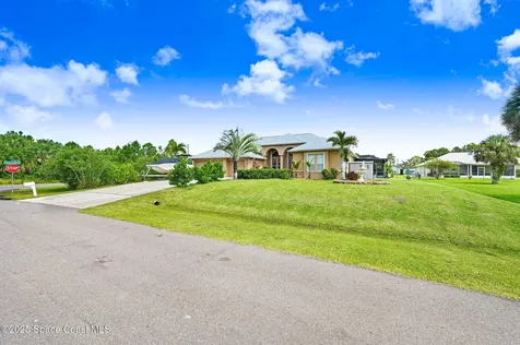 393 Farley Street SW Palm Bay FL 32908