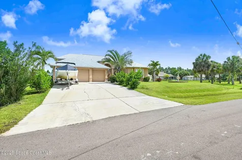 393 Farley Street SW Palm Bay FL 32908