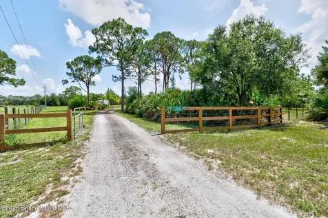 13280 81st Street Fellsmere FL 32948