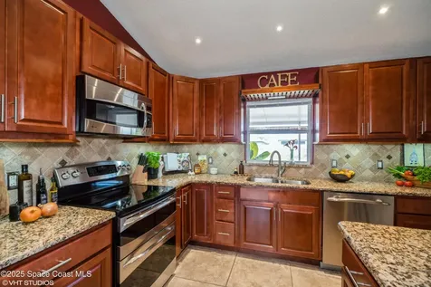 871 Quanah Street SE Palm Bay FL 32909