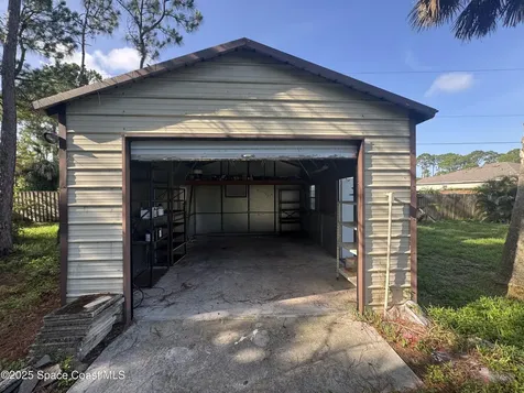 530 Escarole Street SE Palm Bay FL 32909