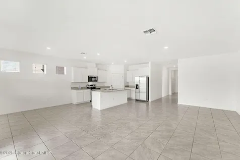 2224 Farmhouse Road SE Palm Bay FL 32909