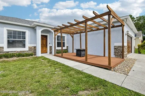 982 Colonial Avenue SE Palm Bay FL 32909