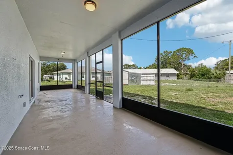 982 Colonial Avenue SE Palm Bay FL 32909