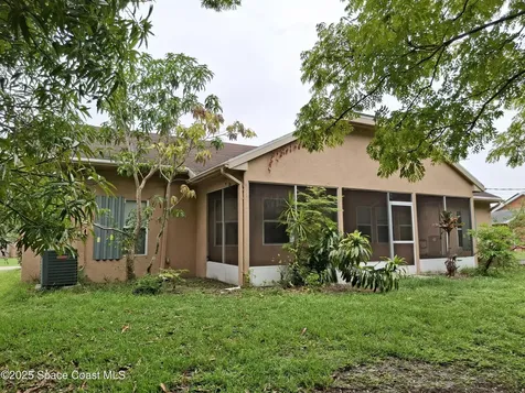 991 Zamora Street SE Palm Bay FL 32909