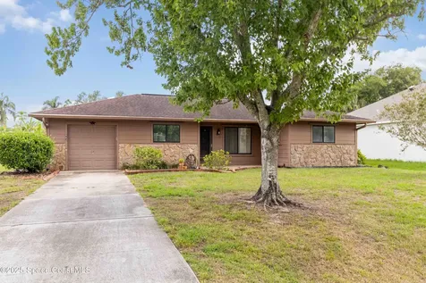 662 Estaugh Street NW Palm Bay FL 32907