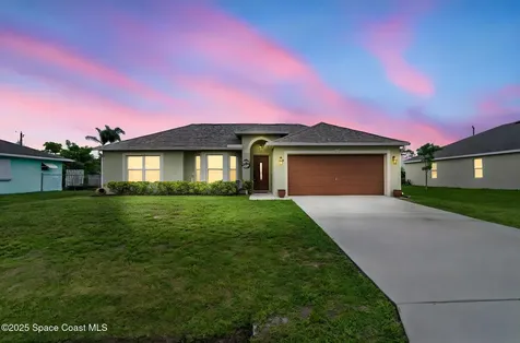 374 SE Yardley Terrace Port St. Lucie FL 34983
