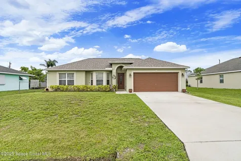 374 SE Yardley Terrace Port St. Lucie FL 34983