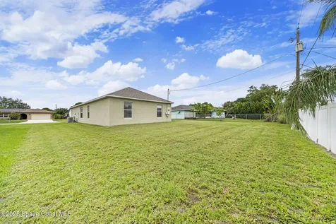 374 SE Yardley Terrace Port St. Lucie FL 34983