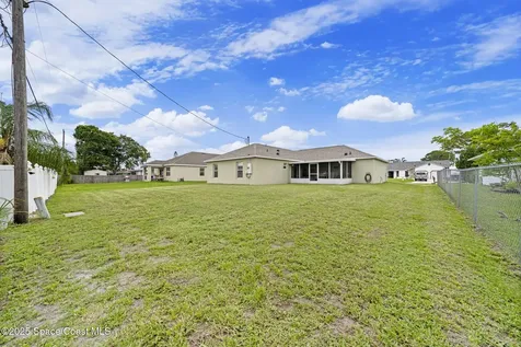 374 SE Yardley Terrace Port St. Lucie FL 34983