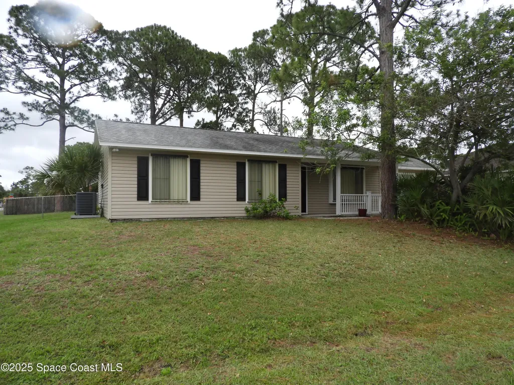 795 Hanau Avenue NW Palm Bay FL 32907