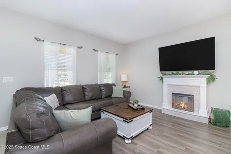 2039 Snapdragon Drive NW Palm Bay FL 32907