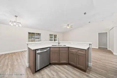 5863 Newbury Circle Melbourne FL 32940