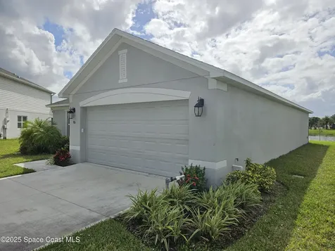 586 Cooper Court SW Palm Bay FL 32908