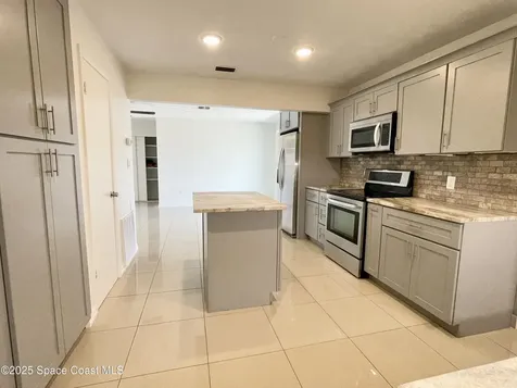 1074 Holland Street Melbourne FL 32935