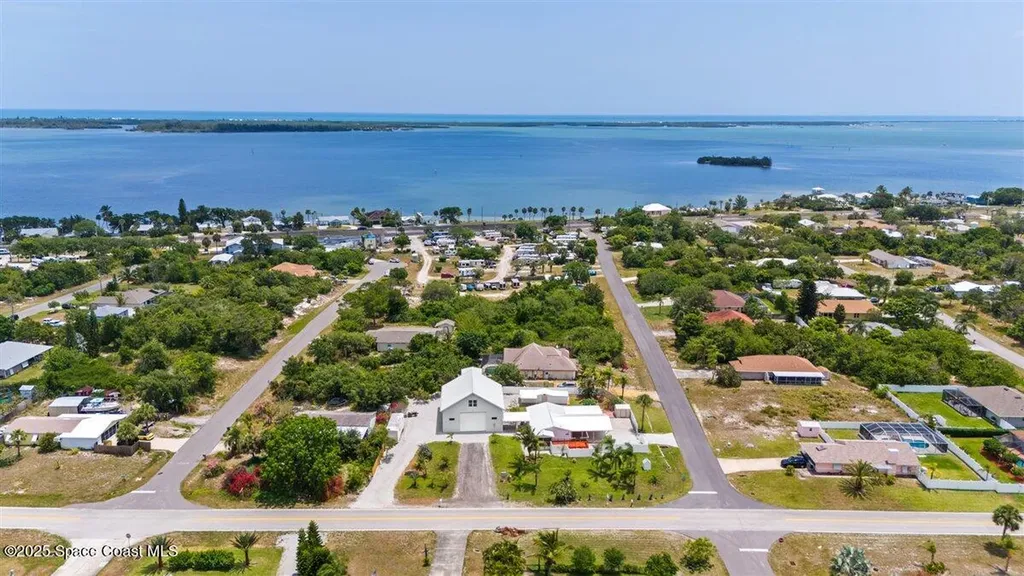 8865 Central Avenue Micco FL 32976