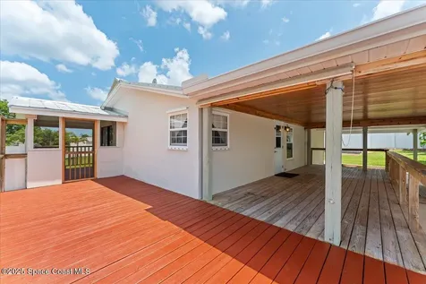 8865 Central Avenue Micco FL 32976