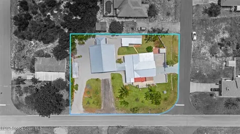 8865 Central Avenue Micco FL 32976