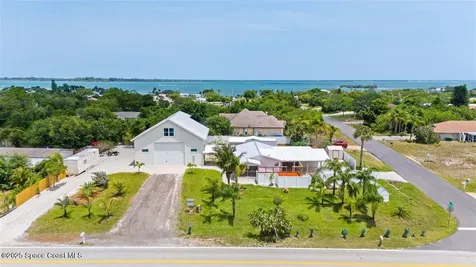 8865 Central Avenue Micco FL 32976