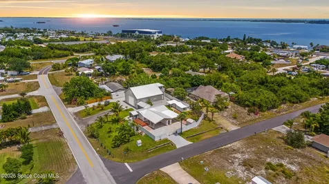 8865 Central Avenue Micco FL 32976