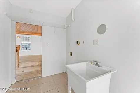 8865 Central Avenue Micco FL 32976