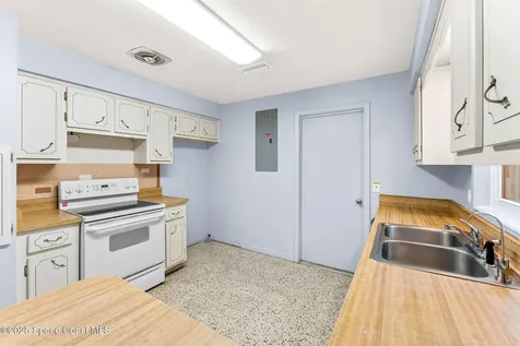 180 Melbourne Avenue Merritt Island FL 32953