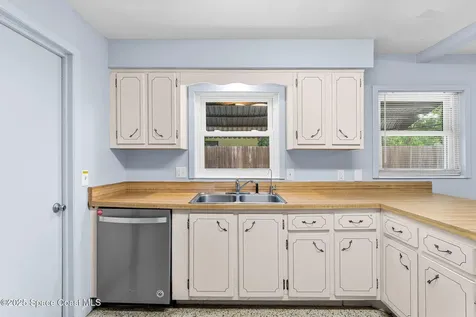 180 Melbourne Avenue Merritt Island FL 32953