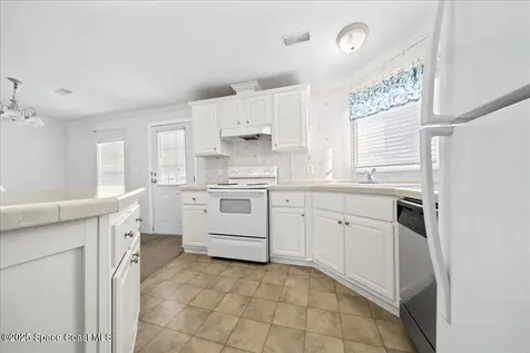 641 Hyacinth Circle Barefoot Bay FL 32976