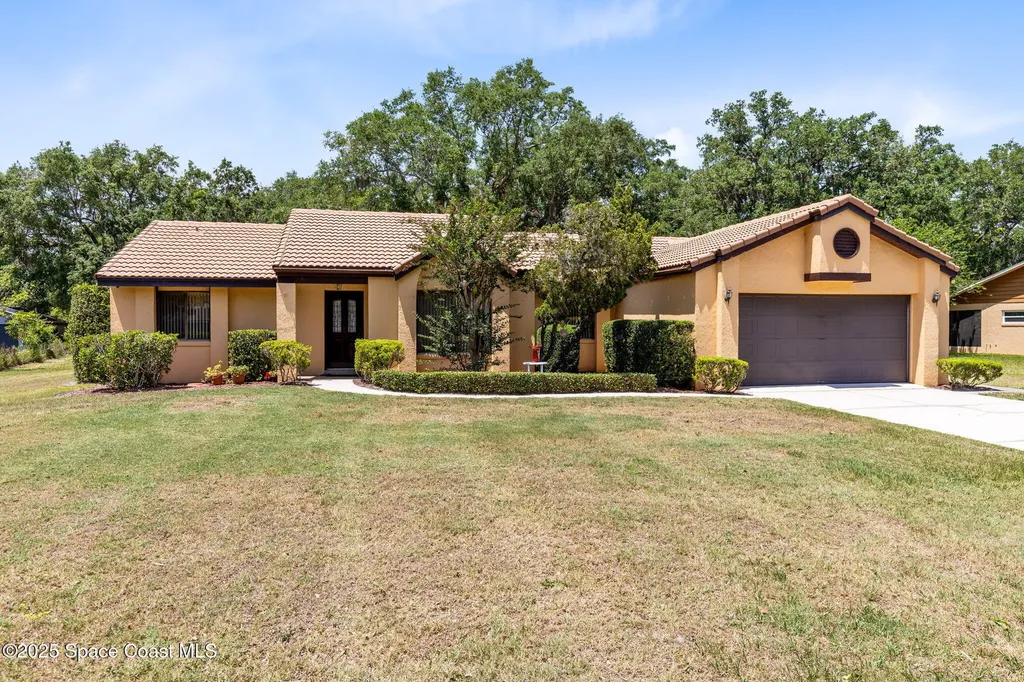 2560 Greenwood Drive Kissimmee FL 34744