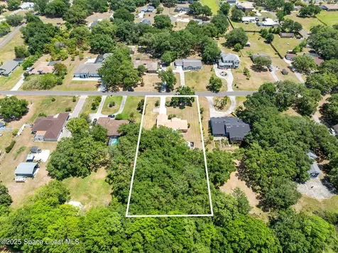 2560 Greenwood Drive Kissimmee FL 34744