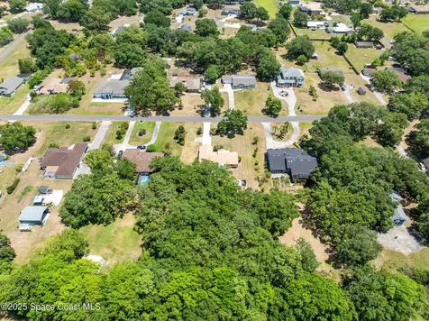 2560 Greenwood Drive Kissimmee FL 34744