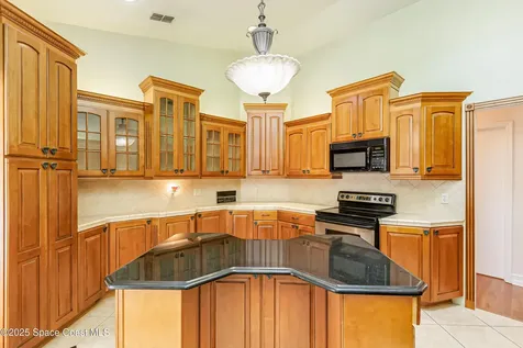 520 Bay Circle Indian Harbour Beach FL 32937