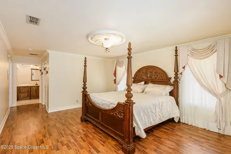 520 Bay Circle Indian Harbour Beach FL 32937