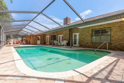 520 Bay Circle Indian Harbour Beach FL 32937