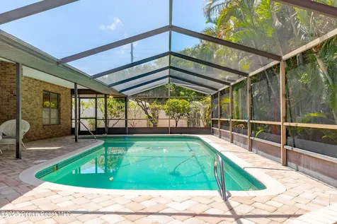 520 Bay Circle Indian Harbour Beach FL 32937