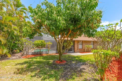 520 Bay Circle Indian Harbour Beach FL 32937