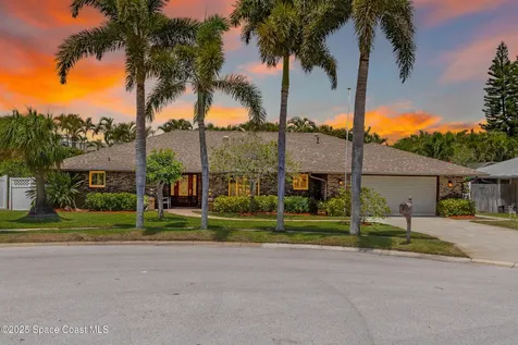 520 Bay Circle Indian Harbour Beach FL 32937