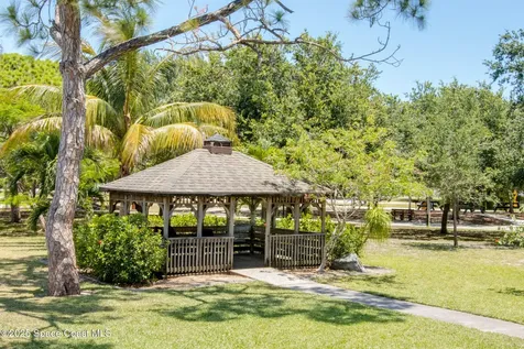 520 Bay Circle Indian Harbour Beach FL 32937