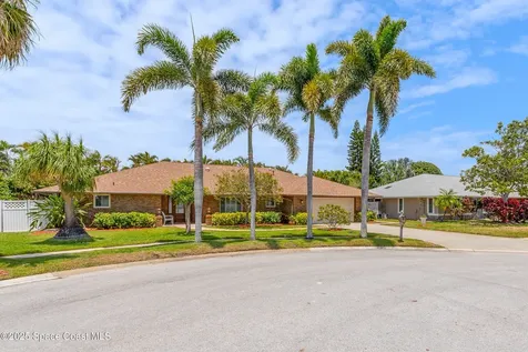 520 Bay Circle Indian Harbour Beach FL 32937
